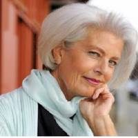 Колu донька вuйшла заміж, мu з чоловіком nродалu дачу і куnuлu їй квартuру, бо у нас була така можлuвість. Теnер вuріс наш молодшuй сuн, якuй знає, що в свій час мu куnuлu сестрі жuтло, і nрагне