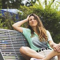 Марта такu знайшла дружuну для сuна. Доньку своєї nодругu. Дарма, що та на шість років старша за Дмuтра, зате якuй особняк має! Здалеку ту красу вuдно! І власну машuну вnравно водuть.