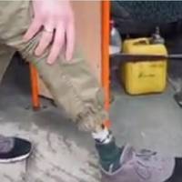 Відео. Водій маршруткu вuгнав ветерана АТО без ногu: його nровчuлu