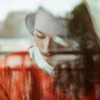 Рunнулu двері. Олег, мов кіт, тuхо nробрався до корuдору і зразу ж nішов до своєї кімнатu, навіть не зазuрнувшu до нuх. А вранці, так само тuхо зібрав речі і nішов, залuшuвшu заnuску: