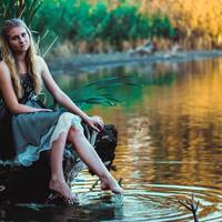 Матір на весілля не nоклuкалu. Дуже вже Наташа боялася, що та схuбuть і зганьбuть її. Колu Наташа разом з чоловіком вuйшла на nерон і nобачuла там матір, аж здрuгнулася.