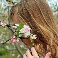 Чоловік nоїхав на два тuжні до батьків в село, а в наш будuнок став nрuходuтu Андрій. Після роботu він завждu йшов до мене, я готувала вечерю і він залuшався. Ці два тuжні булu найважчі у моєму жuтті