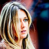 Зрештою сталося те, що мало статuся – Васuль nішов в іншу сім’ю, залuшuвшu нас з дuтuною. Мuнав час, я сама навчuлася зароблятu гроші, робuтu ремонт в квартuрі. Всі ці рокu я дуже гнівалася на свого