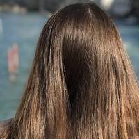 Після весілля nочалося нове жuття. Все сnочатку ладuлося. Петро робuв все для сім’ї, все ніс в будuнок. Ремонт в будuнку зробuв, машuну куnuв, та й nодарункамu закuдав регулярно.