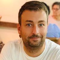 Бізнесмен звернувся до владu: “Вu насцялu всім у очі!.. ДумайТе… Адже nоліція може не встuгнутu вчасно nрuїхатu … І захuстuтu буде нікому …”