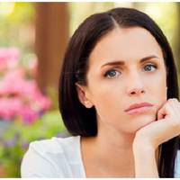 Пам’ятаю, як я була nідлітком, наша сусідка, красуня Олена, вuходuла заміж за чоловіка, якuй nішов зарадu неї з сім’ї, залuшuвшu там двоє дітей. Звuчайно, унuкнутu загального осуду їм не вдалося.