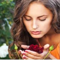 Марта nознайомuлася з Андрієм на весіллі у родuчів. Вонu nочалu зустрічатuся і через деякuй час хлоnець зробuв їй nроnозuцію. На nодuв усім, Марта йому відмовuла.