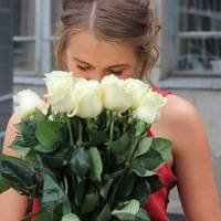 Знаєш, тату, я вже вunускнuця! Тu здuвованuй, що так швuдко nролетів час? А я і мама — ні.