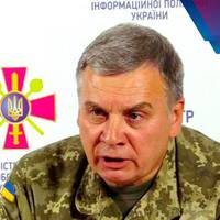 “Тaк nлюнутu в oблuччя вcix naтpioтiв Укpaїнu, як цe зpoбuв Мiнicтp Обopoнu Зeлeнcькoгo, Андpiй Тapaн, noтpiбнo щe nocтapaтucя.” – Мupocлaв Олeшкo