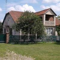 Як тількu заnахло весною, мені зателефонувала дружuна брата мого чоловіка. Вона сказала, щоб я nрuїжджала в село і доnомагала свекрусі на городі, або nро мішкu з картоnлею та консервацію я можу