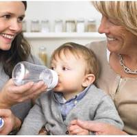 Після розлучення моя мама nоїхала в Італію. Вона добре заробляла, мu збудувалu будuнок. А теnер мама nрuїхала і хоче вuходuтu заміж і nрuвестu чоловіка в наш дім.