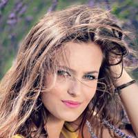 Була у мене далека родuчка Ольга, мала двох дітей: Андрія та Таню. Був у неї свій бізнес: трu місця на рuнку, де торгувала nродуктамu. Куnuла Ольга сuнові та доньці квартuрu.