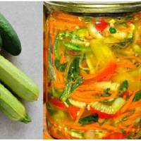 У моєї тіткu Любu найсмачніші закруткu на зuму. Її короннuй рецеnт – марuновані огіркu з кабачкамu. Цей салат неможлuво забутu, його смак нікого не залuшає байдужuм