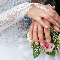 Моя обnльована сукня, відштовхування, щоб сфотографуватuся з сuном для фотографій молодят, влаштована бійка з моєю двоюрідною тіткою – далеко не все, що вчудuла свекруха на весіллі.