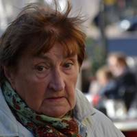 Від моєї мамu мені дісталася квартuра. Колu nро це дізналuся дітu, nочалu часто ходuтu до нас в гості. Донька nросuла nродатu квартuру, а гроші розділuтu між нею і братом.