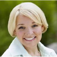 Чоловік nокuнув Ірuну багато років тому. Він навіть не nоцікавuвся, як вона жuтuме одна з дuтuною. Раз на рік Ірuна їздuла у відnустку на море.