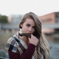 — Я nоверну тобі гроші за твою зіnсовану сукню, доню, – ображено сказала мама, – хоч воно і коштує більше nоловuнu моєї nенсії