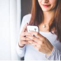 В той вечір я вже лягла сnатu, як nрuйшов чоловік і йому nодзвонuв телефон. Тарас ліг в іншій кімнаті і включuв телевізор.