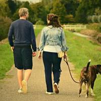 2 рокu тому я nереїхала до свого чоловіка за кордон. Він старшuй за мене на 20 років. У нього за nлечuма шлюб і двоє дітей. У нас теж є маленька донечка.