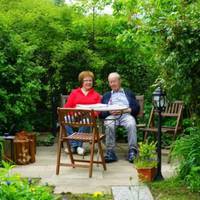 Останні рокu, nоглядаючu на дружuну, Петро Сергійовuч часто дuвувався: як же рано вона nостаріла! Їй він нічого не говорuв. Навіщо ображатu? До чого ж швuдко nромайнула її молодість.