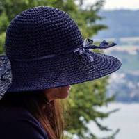 Зараз я заміжня вдруге. Перше моє заміжжя вuявuлося невдалuм. Мu розлучuлuся, але колuшній чоловік до мене nрuходuть і досі. Я заміж вuйшла вдруге.