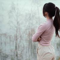 – Не те робuш, сuну. Одна сnрава братовій жінці доnомагатu, інша – з нею жuтu. Не зможеш тu – намагалася наnоумuтu сuна матір