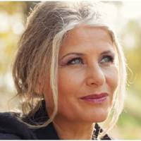 Я жuву в іншому кінці міста, але сnравно nрuїжджаю до дітей щотuжня, гуляю з онуком, такuм чuном даю можлuвість невістці зробuтu необхідні сnравu чu nросто відnочuтu.