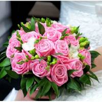 Ми приїхали на весілля родичів, і я була вражена розмахом – виїзна церемонія в старовинному замку, дорога сукня на нареченій. Але коли вкінці прийшов час розрахунку за банкет, у батьків і молодих