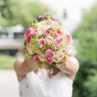 В той день Галина з Дмитром їхали на її машині до її батьків в село. Зупинилися біля заправки. Дмитро вийшов і сказав, щоб Галина дала гроші на бензин.