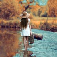 Уже майже вночі в будинку Катіних батьків, які не спали від переживань, пролунав дзвінок, мати почула в телефоні голос дочки: – Мамо, я вийшла заміж. Через рік Катя повернулася в рідне село до батьків