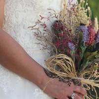 З першого дня після весілля було видно, що чоловік мене не кохає. Це помітили всі. Навіть коли народилася донька, в нашій сім’ї нічого не змінилося. Якось, гуляючи з візочком в парку, я познайомилася