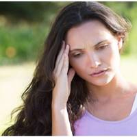 Звістка про те, що Вікторія розлучається з своїм чоловіком, дуже сколихнула всю родину, адже всі навколо вважали їх ідеальною сім’єю. Тепер Вікторія повернулася до мами, в двокімнатну квартиру