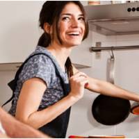 Мій чоловік вважає, що макарони з сосисками – це не вечеря. Степан хоче, щоб ніяких напівфабрикатів в домі не було, тільки свіжа їжа, м’ясо, овочі. Чоловік лише працює та відпочиває, а я цілодобово ми