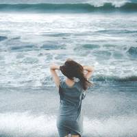 – Невже той самий Славко приїжджав, по якому ти сохла 30 років тому?! Ти сказала йому, що Інна його донька? – Ні, точніше сказала, що вона не його донька