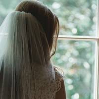 Мій чоловік з бідної родини. Після весілля ми стали жити в орендованій квартирі, але чоловік дуже кохав мене і я була щасливою. Ми обоє заробляли мало, тому Сергій рахував кожну копійку.