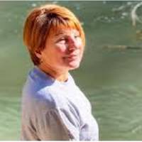 У призначений день я приготувала улюблені страви сина і накрила на стіл. Коли пролунав дзвінок у двері, невістка вручила мені букет квітів і посміхнулася. Діти відвідували мене кожні вихідні.