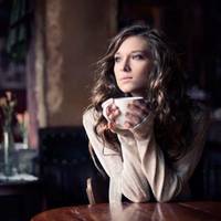 Подруга познайомила мене зі своїм хлопцем – юристом. Він мені допоміг виграти суд. Свєтка тоді умотала по закордонах, шукати собі нового принца, а Юра прийшов до мене