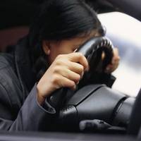 Я мати-одиначка чотирьох дуже красивих дівчаток. Їм 9, 5, і 2 роки, а молодшій 6 тижнів. Мій колишній вчинив з нами дуже підло. Він не залишив нам нічого крім розваленої вантажівки