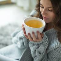 “Мамо, познайомся, це Роберт!” – почув батько з коридору. Через кілька хвилин, коли мама з донькою вже сиділи на кухні, на порозі постав батько з сяючим обличчям, в костюмі, з краваткою і з пляшкою в