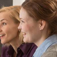 Мій брат довго не міг одружитися, а коли привів невістку додому, то вона відразу хотіла всім догодити. А потім вони взяли кредит і переїхали в свою квартиру. Мама з татом їздили їм ремонт допомагати