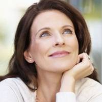 Коли синочку виповнилося 6 років, чоловіка не стало. Я тоді забрала свекруху жити до себе. Час минав, і я побачила, що вона стала розцвітати. Вона робила всі домашні справи, забирала внука з садочка