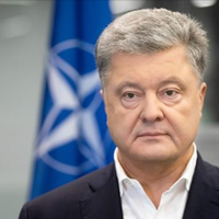 «А при вашому Порошенко, що, краще було?» При моєму Порошенко Армію не скорочували на 40 тисяч посад, в СІЗО не сиділи невинні люди по півроку.