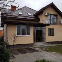 Інколи мені здається, що я вийшла заміж за найвпертішу людину на світі. Колись давно, коли наші діти були ще малими, у мого чоловіка виникла ідея: продати нашу міську квартиру і купити заміський буд