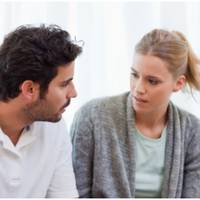 Коли Оксана дізналася, що у чоловіка є інша, запропонувала чоловікові привести її в будинок, а вона з’їде до своєї мами. Чоловік дуже здивувався, але був радий такому вирішенню ситуації.