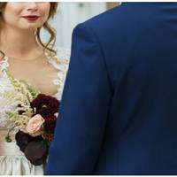 Якось Михайло сказав, що його двоюрідний брат одружується, і він хоче, щоб я поїхала з ним на весілля. Заодно, і познайомлюся з родичами, адже на той час Михайло вже зробив мені пропозицію.