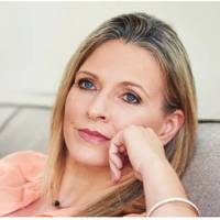 П’ятдесятиріччя чоловіка ми вирішили відсвяткувати гучно. На його ювілей зібралася вся родина. Іван сказав тост, якому я тоді не надала значення. Шкода, що я не відразу зрозуміла, що він має на увазі