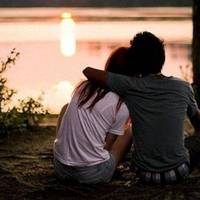 Якось після останнього уроку заплакана Юля вибігла з класу. Тарас ледь наздогнав її біля шкільних воріт. З того дня щораз рідше виходила в коридор і майже перестала спілкуватись з ним.