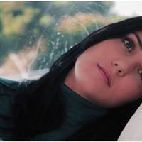 Коли мій чоловік втратив роботу, він нарешті дозволив мені працювати. Сестра подружки взяла мене в свій салон краси, я робила манікюр. Тепер, коли всі гроші в сім’ю приношу я, я теж могла б, як і мі