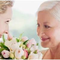 Моя свекруха свій вихід на пенсію вирішила відсвяткувати з розмахом – покликала в ресторан всіх родичів і друзів. І ось, в розпал святкування моя свекруха каже, що може дозволити собі піти на заслужен