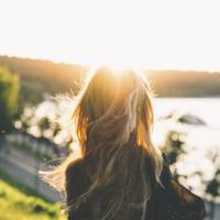 Я повернулася до мами, коли вже чекала дитину. Мама мене зрозуміла і прийняла в свою хату, сказала, що допомагатиме в усьому. Спочатку усі люди з мене сміялися, але я не зважала, адже клопотів мала б